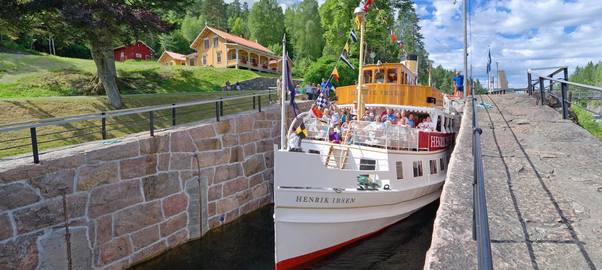 Half-day monring trip «Culture and history by the canal»